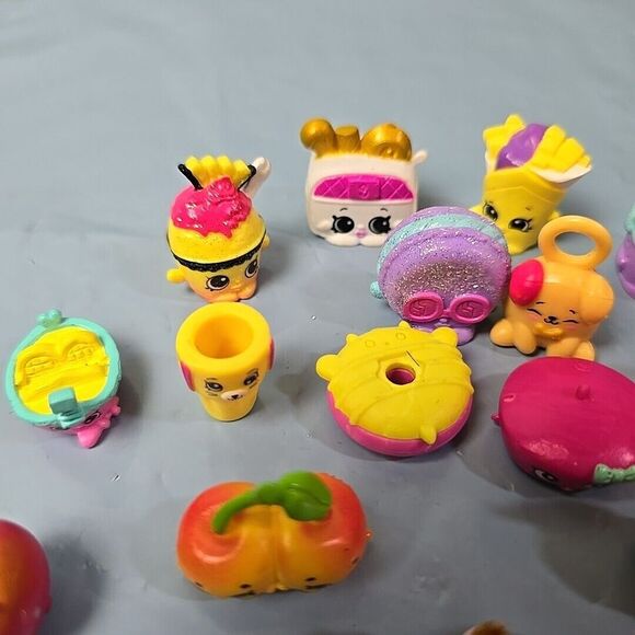 Shopkins Lot of 18 Mini Figures Mixed Seasons Croissant Lasagna Etc. - Picture 5 of 7